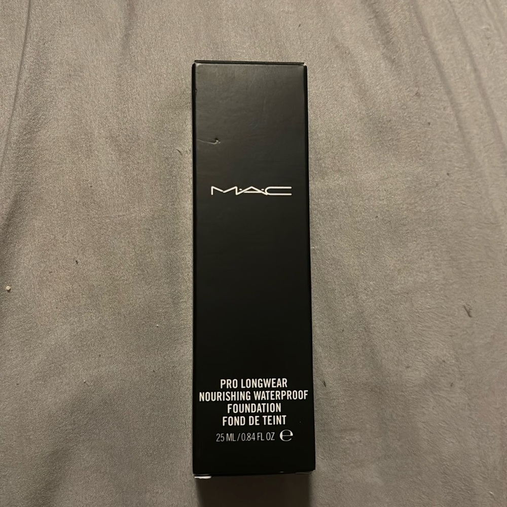 MAC pro long wear waterproof foundation